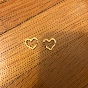 Gold heart earrings!!